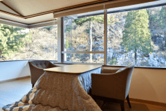 【本館ツイン】冬はコタツに入って雪景色をお楽しみいただけます