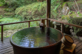【五頭緑水庵露天風呂】陶器製専用客室露天風呂