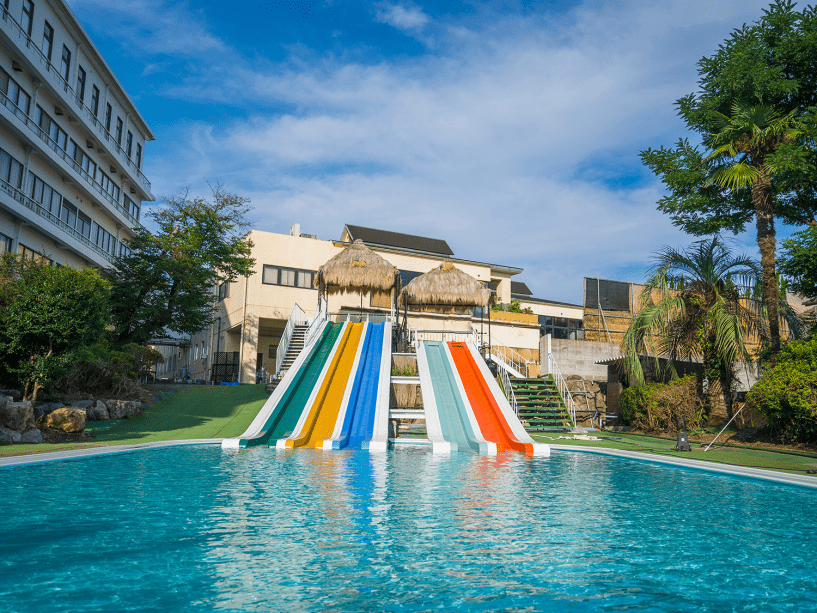 夏限定のプール(スライダー)