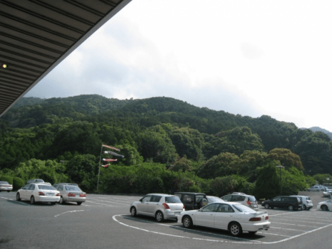 無料駐車場200台分あり