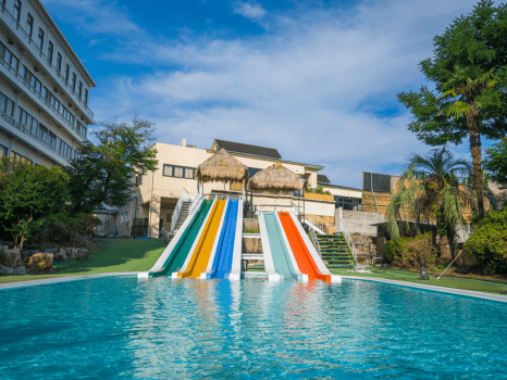 夏限定のプール(スライダー)