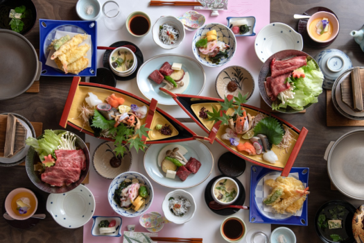 *【食事】季節で変わる海山の幸が味わえる御食国会席（一例）