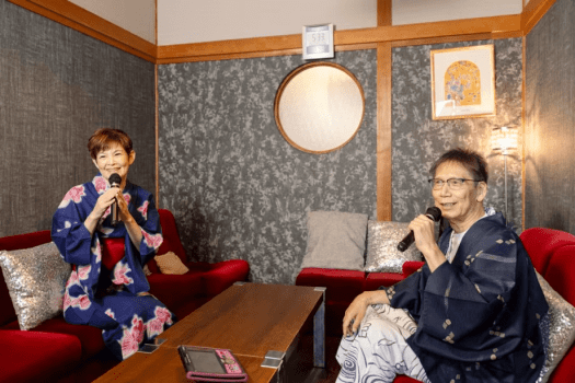 *【室内アクティビティ】雰囲気はレトロでも最新曲も歌えるカラオケ！（有料）