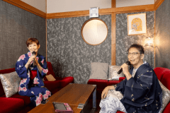 *【室内アクティビティ】雰囲気はレトロでも最新曲も歌えるカラオケ！（有料）