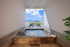 F棟〈ラグジュアリークリスタルスイート Pool & Spa〉｜プール／ジャグジー／露天温泉