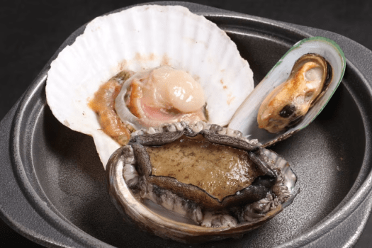 陶板で焼いていただきます♪帆立・あわび・ムール貝