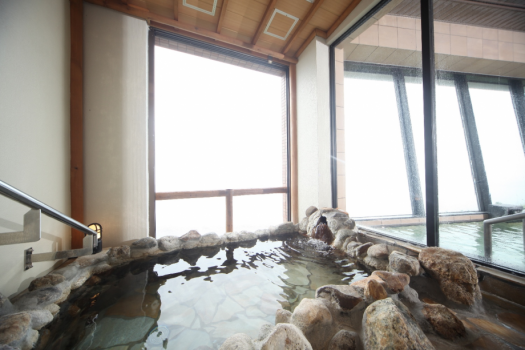 女性露天風呂。津軽海峡が眼下に望めます。