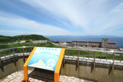 津軽海峡と道南の山並み