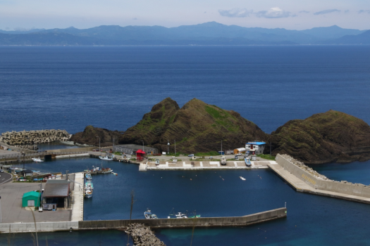 ホテル眼下に望む漁港と北海道
