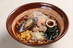 ◆朝食は青森名物「朝ラーメン」体験！ホテル竜飛特製「海峡ラーメン醤油」をぜひご賞味ください。
