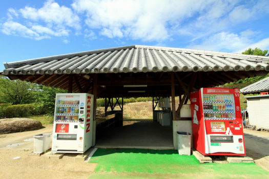 共同炊事場　(流し台・コインランドリー・自販機)