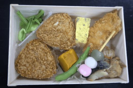 お部屋でのんびりと焼きおにぎり弁当