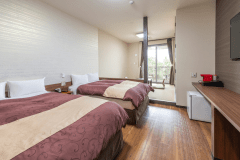 和モダンな和洋室の部屋です