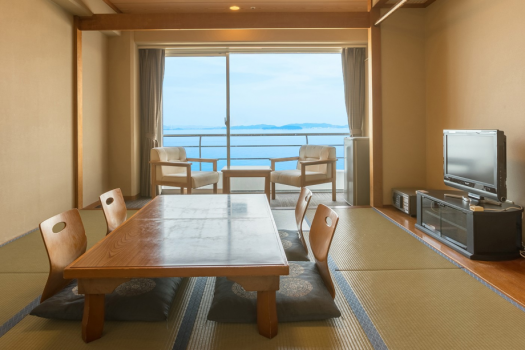 【海側 和室10畳】海に面した心地よい和のお部屋です。