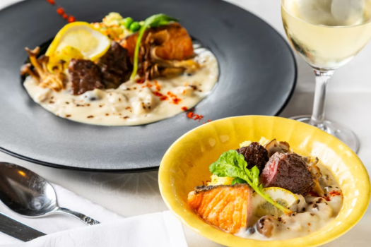 白いBeefストロガノフ
〜カナダサーモンとサイコロステーキを添えて〜