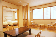 本館・山側・和洋室（ツイン＋８畳）和室スペース例①