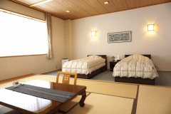 新館・和洋室（ツイン＋１０畳）客室例