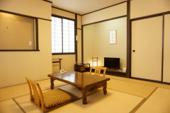 本館・建物側・和室（８畳）客室例①