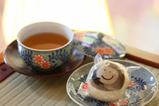 ■そば茶とおまんじゅうでほっとひと休み