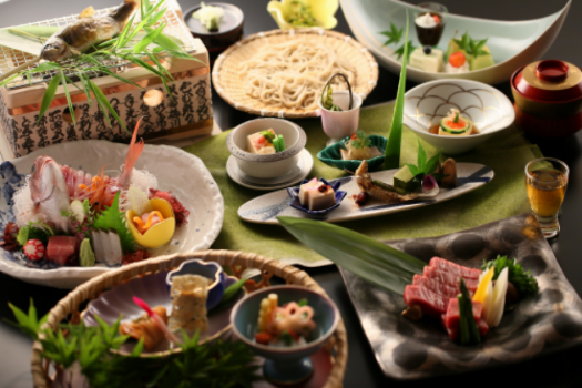 ■特選料理コース一例　郷土懐石コースをグレードアップしたお料理コース
