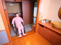 ■【バリアフリー和風ツイン】洗面所なども広めですので、車いすで介助する方もされる方も安心してお過ごしいただけます