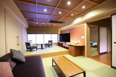 【バリアフリーモダン和洋室 303号室】13畳＋8畳　主室とベッドルーム２間のお部屋になります