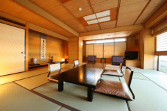 ■バリアフリー温泉付特別室　玉之湯で最もグレードの高く皇族にもご利用いただいた客室です