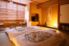 ｜最上階和室8畳　標準タイプのお部屋｜お布団を敷いた時のお部屋の様子　室内階段あり