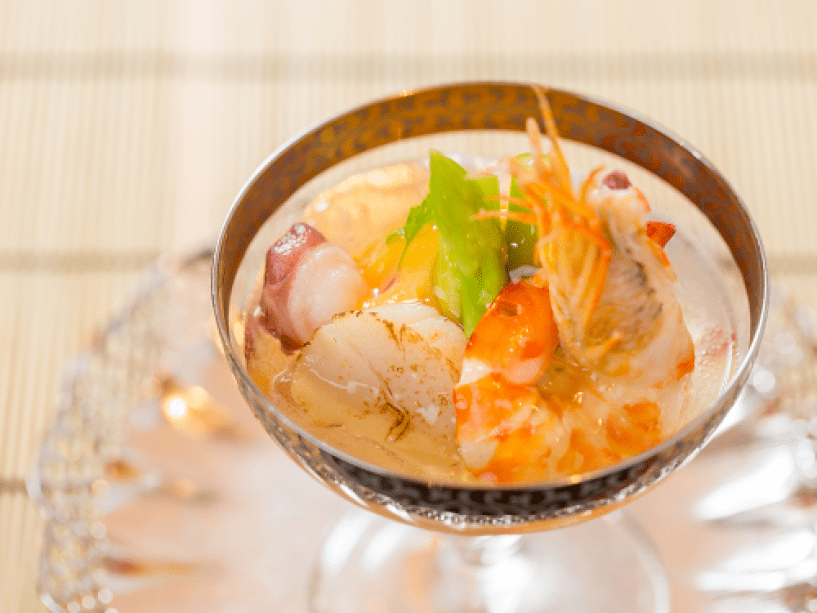 冷物一例：夏野菜と魚介のカクテル酢ゼリー掛け