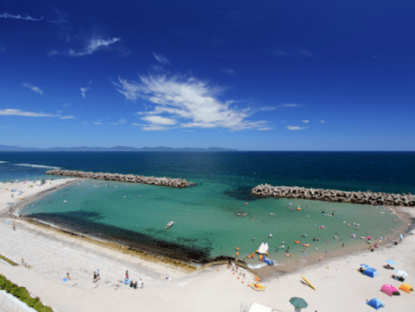 目の前が「公式」海水浴場