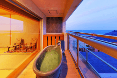 【2024年春改装】ベランダに露天風呂付ハリウッドツインモダン和室（51平米）