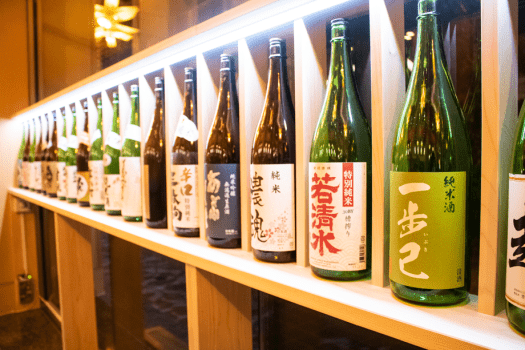 【ラウンジ桜】日本酒をはじめ様々なお酒をご用意しております。 【ラウンジ桜】日本酒をはじめ様々なお酒をご用意しております。