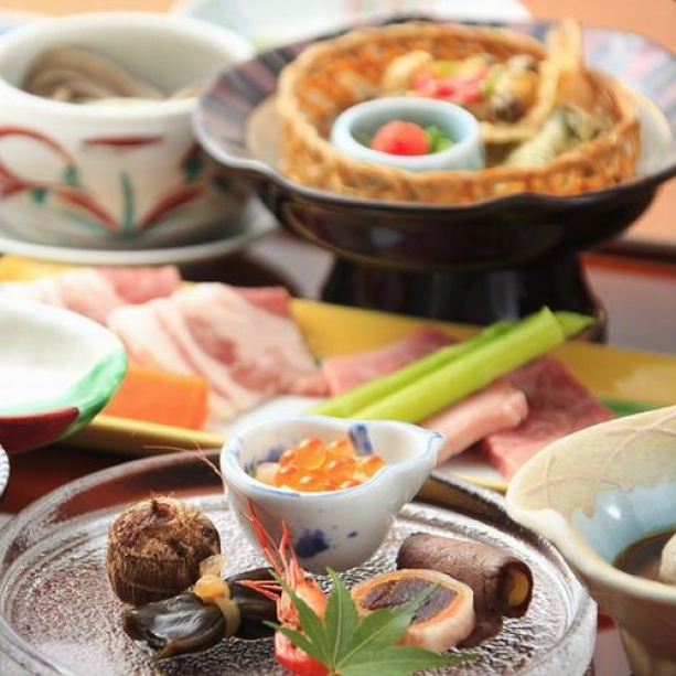 「飛騨牛」「飛騨ロッセ豚」「恵那鶏」の味比べが楽しめる会席です