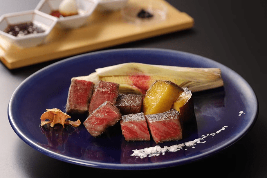 鉄板焼一例（鳥取黒毛和牛ロース５０ｇ、フィレ５０ｇ、焼野菜）