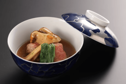 焚合せ一例:走り松茸酒煮、鳥取牛ロースすき煮、水菜 焚合せ一例:走り松茸酒煮、鳥取牛ロースすき煮、水菜