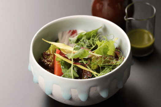 お口直し一例（地獲れ新鮮野菜、オリジナル白ねぎドレッシング）