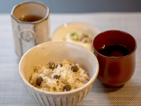 御食事　牛蒡ご飯（日野産コシヒカリ米）、香の物、止椀