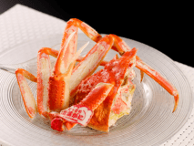 酢物　地物タグ付茹で松葉ガニ半身、カニ味噌