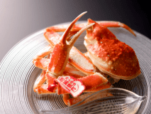 酢物　地物タグ付茹で松葉ガニ半身、カニ味噌