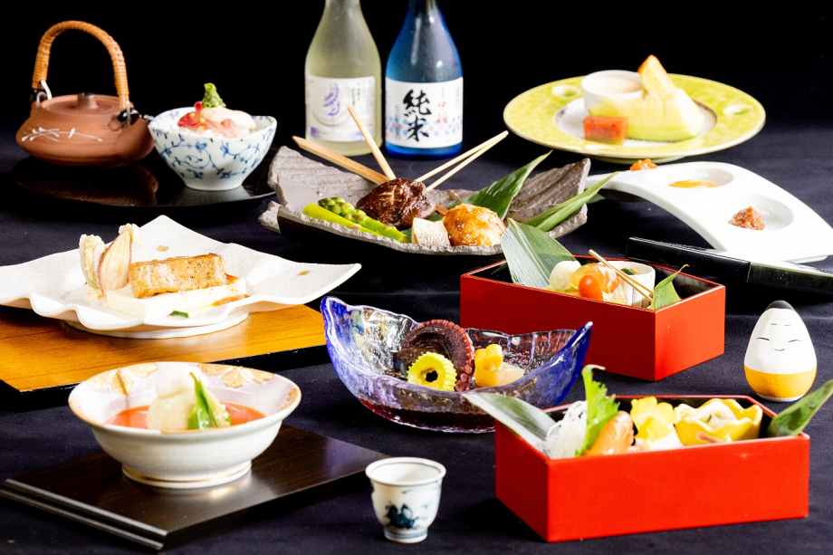 【Dinner is served at 7:30 p.m. ～ Restaurant meal】Invite with one dish, one item at a time. Enjoy tasting freshly prepared local products for local consumption.