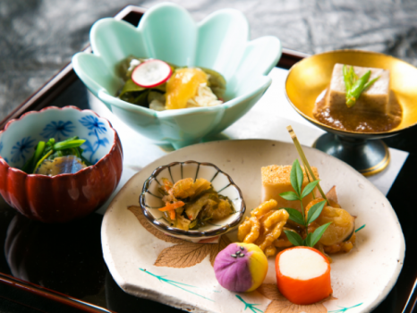 【お料理イメージ―八寸】“ひと品ひと品”運ばれてくる目でも美しい懐石料理の数々を。