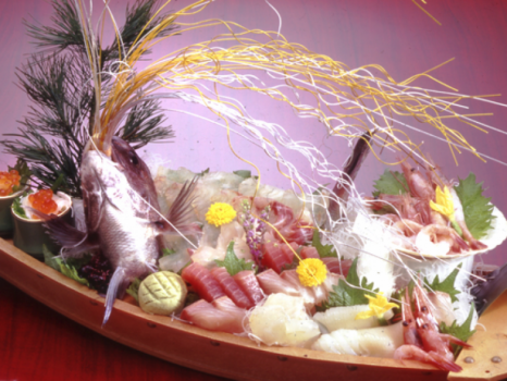 和食を食べるなら、お魚は外せない！その日に漁港でとれた“歯応え抜群”の海の幸をお届けします◎