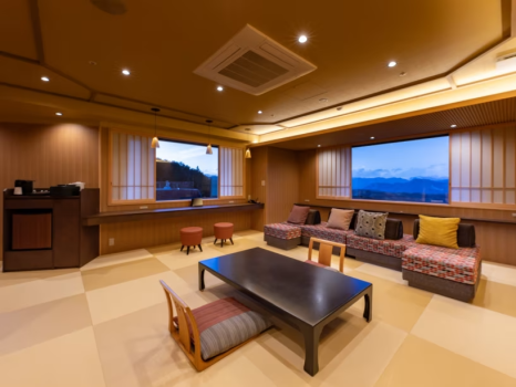 【506】お子様が快適にリビングのようにくつろげる事を考えて琉球畳を使用した和室にローソファーを設置 【506】お子様が快適にリビングのようにくつろげる事を考えて琉球畳を使用した和室にローソファーを設置