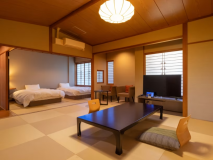 【412】2024年4月に和室12畳の一部をリニューアルした『和室12畳+ツイン』のお部屋です。 【412】2024年4月に和室12畳の一部をリニューアルした『和室12畳+ツイン』のお部屋です。