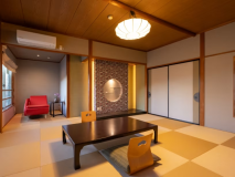 【413】2024年10畳を一部リニューアルした『和室10畳+岩盤チェア』のお部屋です。 【413】2024年10畳を一部リニューアルした『和室10畳+岩盤チェア』のお部屋です。