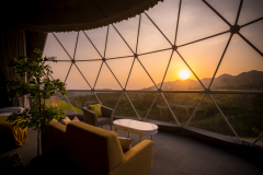 【顶级起居室】 8张床，直径10米，是日本最大的圆顶帐篷之一（"绝妙"）