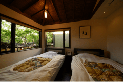 ・信楽焼き陶器風呂付き離れ和洋室