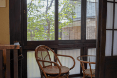 本館8+6畳「梅」広縁部のチェア