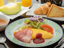 【洋食朝食】焼き目さっくり、中もちもちなトーストと、トロふわオムレツの組み合わせは鉄板です！