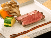 【ぴのんプレミアム】“旨味”と“甘み”を兼ね備えた上州牛を季節に合わせた調理方法でお楽しみください。